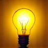Icono de una bombilla iluminada.